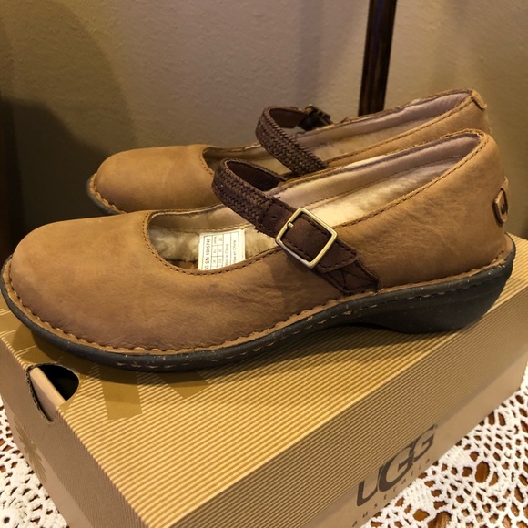 Ugg Mary Janes - Picture 1 of 5